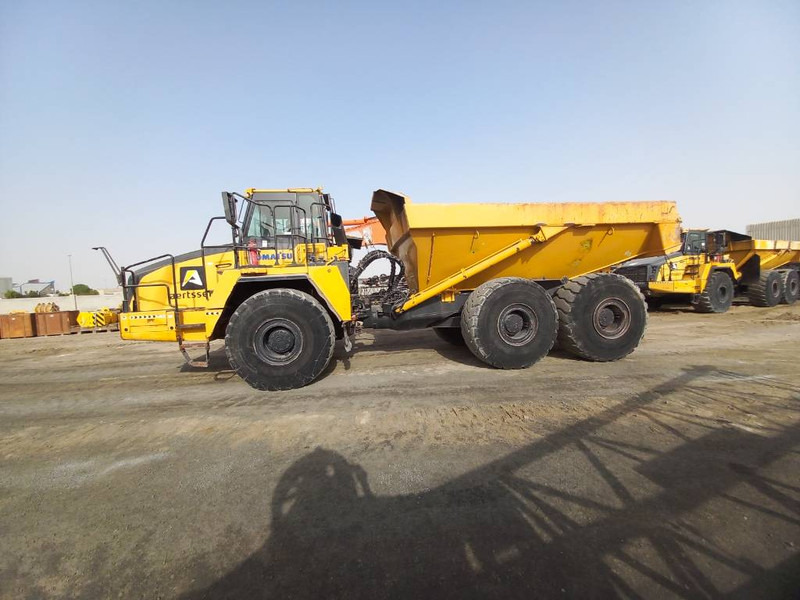 Komatsu HM400-3R (4 pcs available in Abu Dhabi) - Knickgelenkter Dumper: das Bild 1 Komatsu HM400-3R (4 pcs available in Abu Dhabi) - Knickgelenkter Dumper: das Bild 1