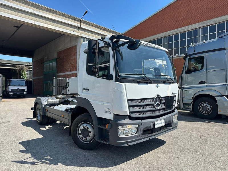 Mercedes-Benz Atego 13.23 - Fahrgestell LKW: das Bild 3 Mercedes-Benz Atego 13.23 - Fahrgestell LKW: das Bild 3