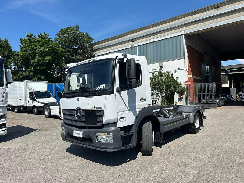 Mercedes-Benz Atego 13.23 - Fahrgestell LKW: das Bild 1 Mercedes-Benz Atego 13.23 - Fahrgestell LKW: das Bild 1