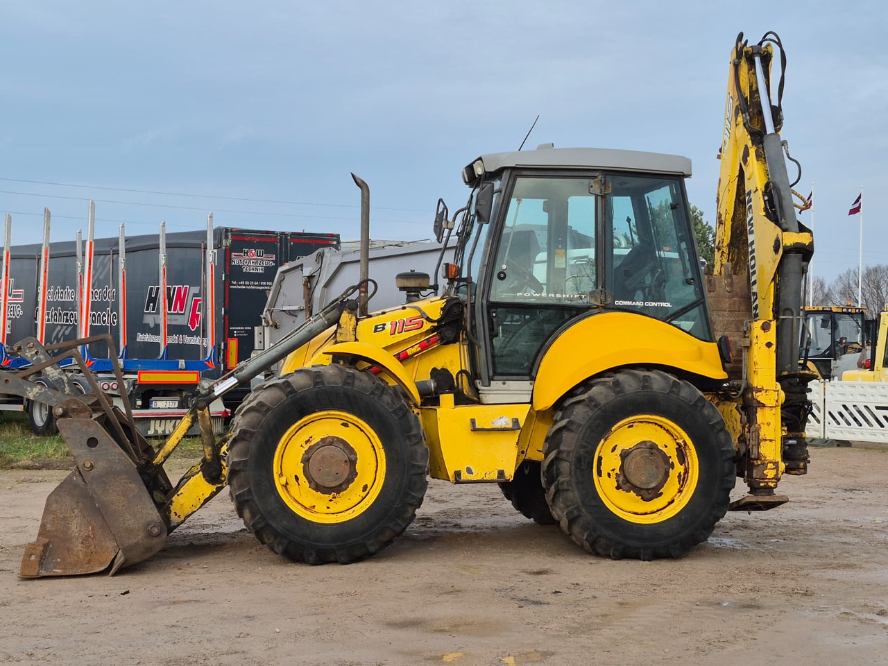 NEW HOLLAND B115 4PS - Baggerlader: das Bild 2 NEW HOLLAND B115 4PS - Baggerlader: das Bild 2