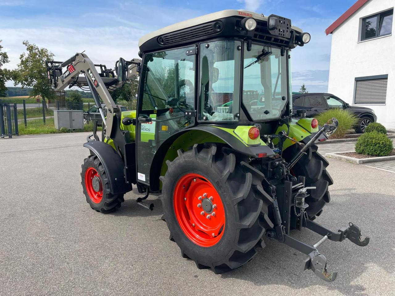 CLAAS Nexos 210 mit Frontlader und FZW, 236Bh, NEUWERTIG! - Traktor: das Bild 3 CLAAS Nexos 210 mit Frontlader und FZW, 236Bh, NEUWERTIG! - Traktor: das Bild 3