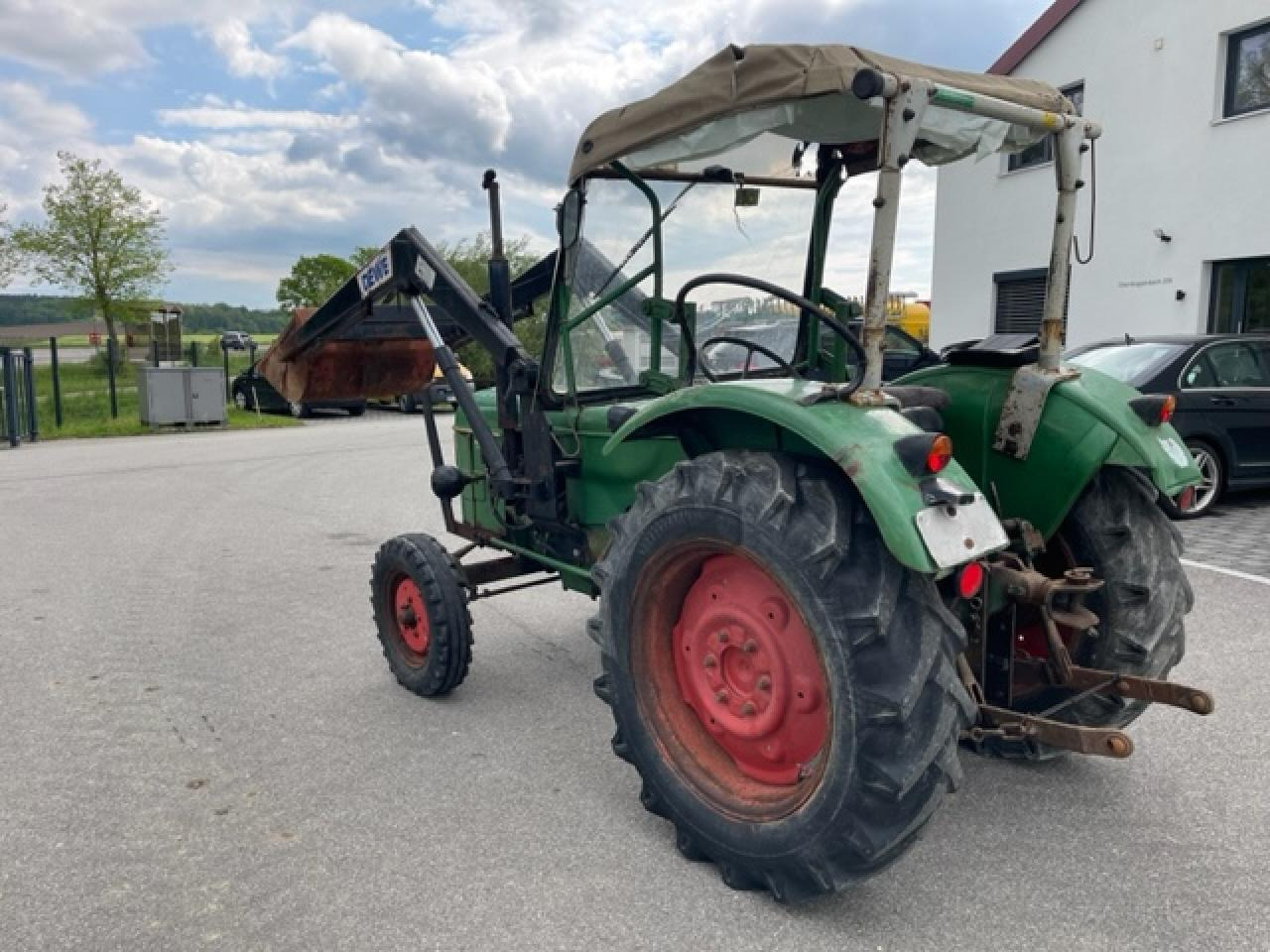 Deutz-Fahr D 4005 mit Frontlader / Oldtimer - Traktor: das Bild 3 Deutz-Fahr D 4005 mit Frontlader / Oldtimer - Traktor: das Bild 3