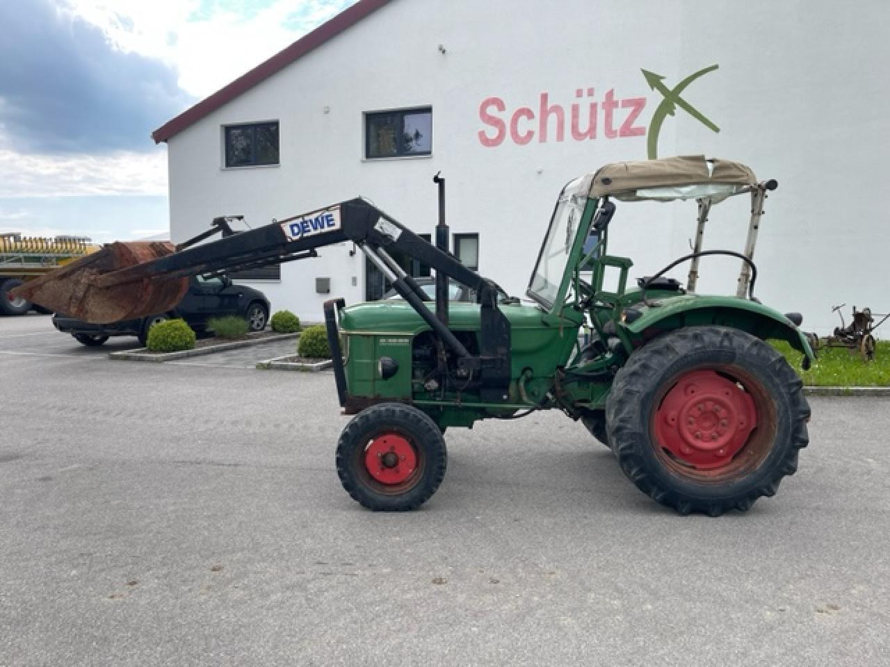 Deutz-Fahr D 4005 mit Frontlader / Oldtimer - Traktor: das Bild 1 Deutz-Fahr D 4005 mit Frontlader / Oldtimer - Traktor: das Bild 1