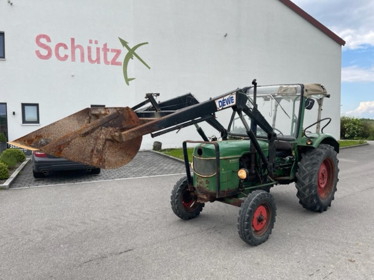 Deutz-Fahr D 4005 mit Frontlader / Oldtimer - Traktor: das Bild 2 Deutz-Fahr D 4005 mit Frontlader / Oldtimer - Traktor: das Bild 2