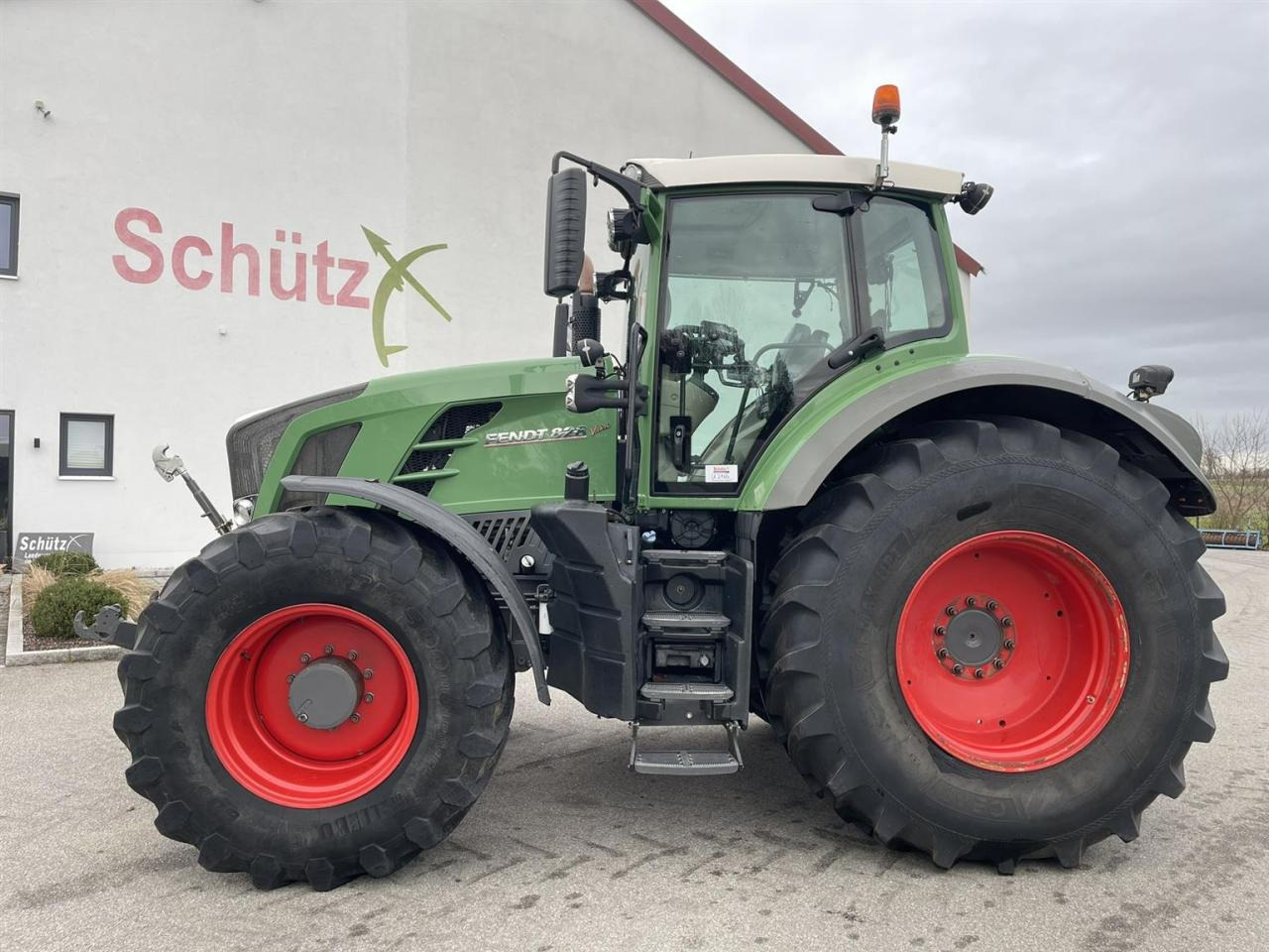 Fendt 828 Vario Profi Plus, GPS, FZW, 5DW, Baujahr 2014 - Traktor: das Bild 1 Fendt 828 Vario Profi Plus, GPS, FZW, 5DW, Baujahr 2014 - Traktor: das Bild 1
