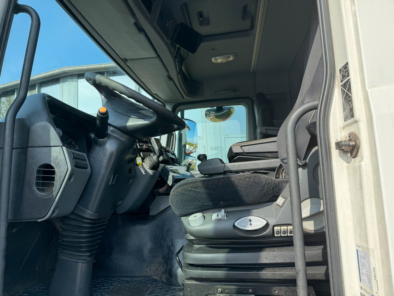 Fahrgestell LKW Mercedes-Benz Actros 1832 MP 3 Mercedes-Benz Actros 1832 MP 3: das Bild 9