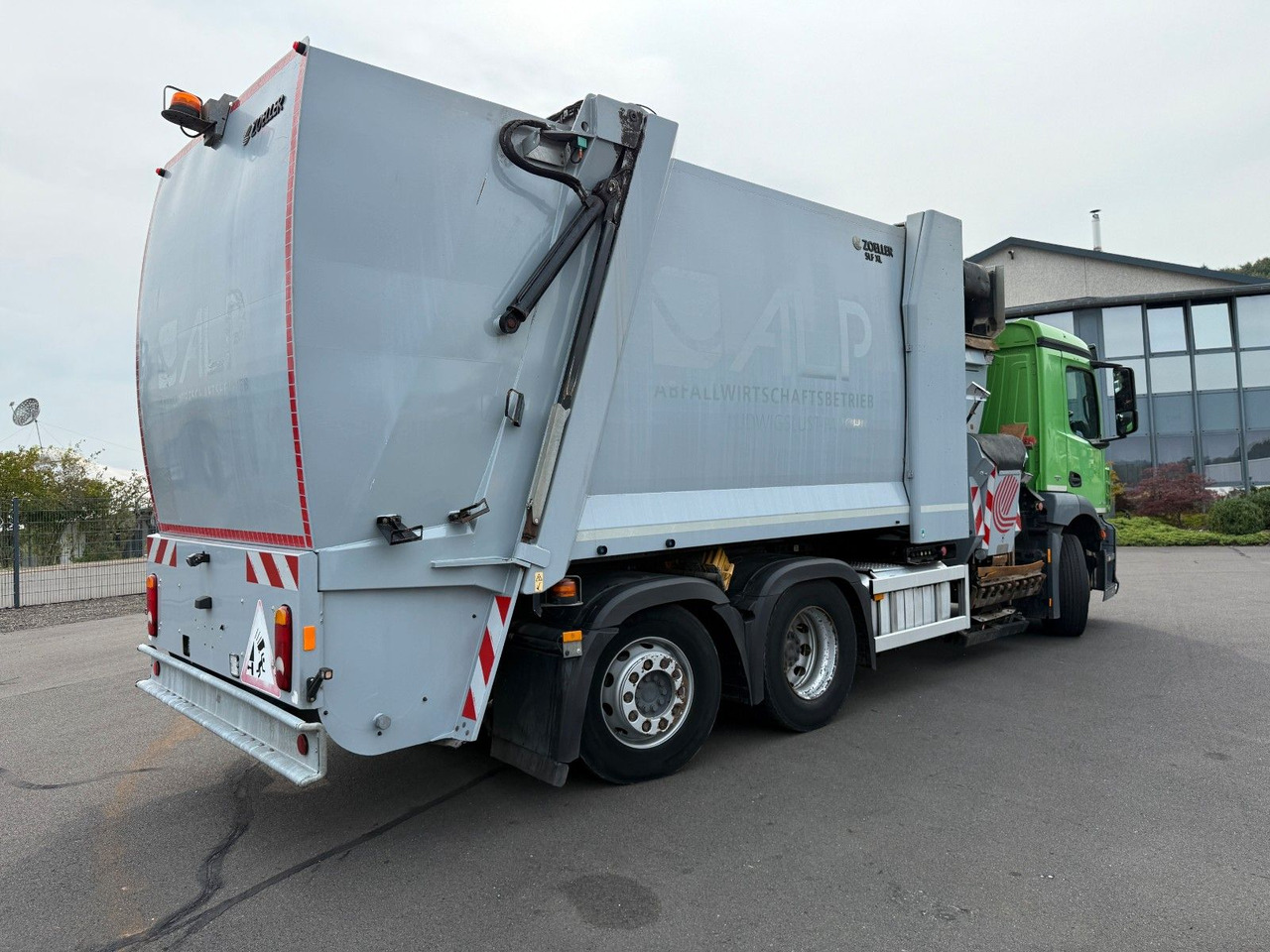 Mercedes-Benz Antos 2533 Seitenlader Zoeller SLF XL - Müllwagen: das Bild 4 Mercedes-Benz Antos 2533 Seitenlader Zoeller SLF XL - Müllwagen: das Bild 4