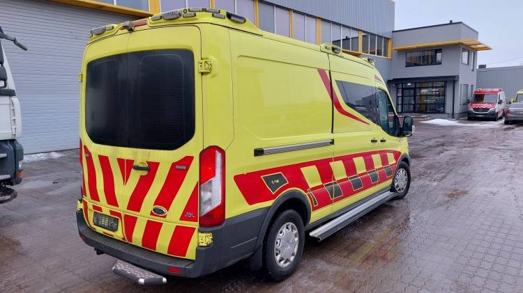 FORD TRANSIT 2,0TDI AMBULANCE KLIMA 1.2018 EURO 6, 3 UNITS - Krankenwagen: das Bild 3 FORD TRANSIT 2,0TDI AMBULANCE KLIMA 1.2018 EURO 6, 3 UNITS - Krankenwagen: das Bild 3