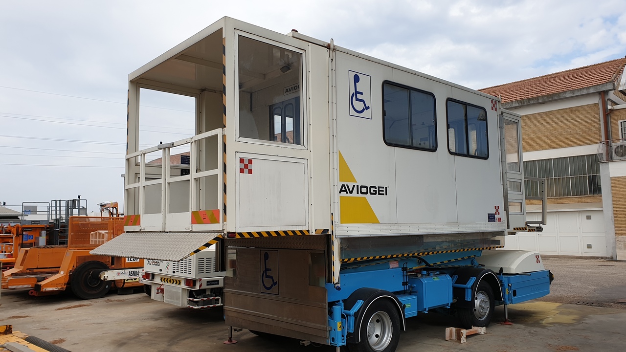 AVIOGEI Ambulift E747 (Half Cab) - Ambulift-Fahrzeug: das Bild 2 AVIOGEI Ambulift E747 (Half Cab) - Ambulift-Fahrzeug: das Bild 2