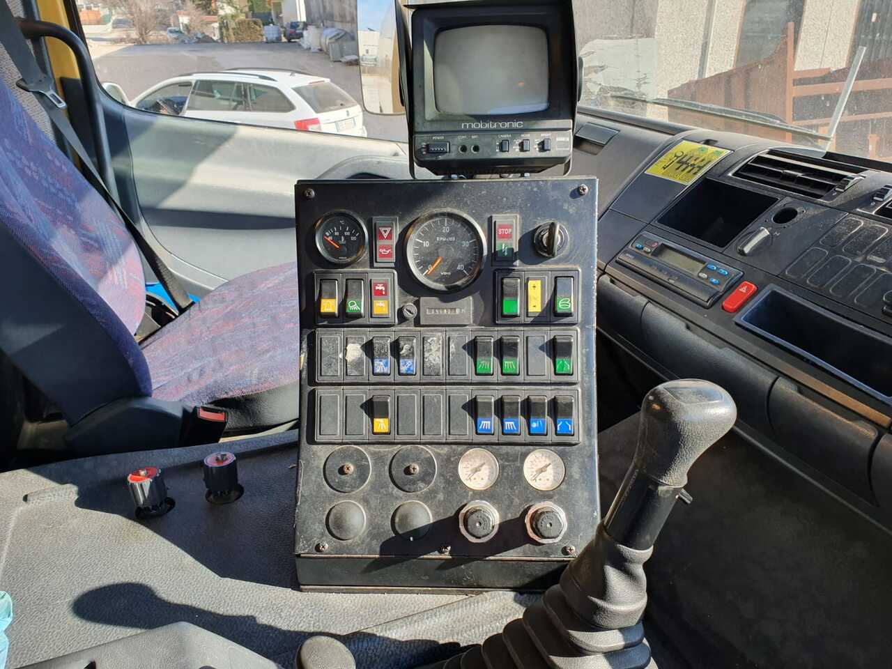 Runway Sweeper Johnston-Beam Scania P400 Model Beam S14000 - Kehrmaschine: das Bild 3 Runway Sweeper Johnston-Beam Scania P400 Model Beam S14000 - Kehrmaschine: das Bild 3