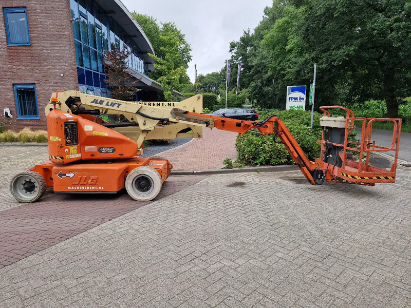 JLG E400AJPN - Gelenkarmbühne: das Bild 2 JLG E400AJPN - Gelenkarmbühne: das Bild 2