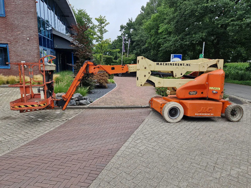 JLG E400AJPN - Gelenkarmbühne: das Bild 4 JLG E400AJPN - Gelenkarmbühne: das Bild 4