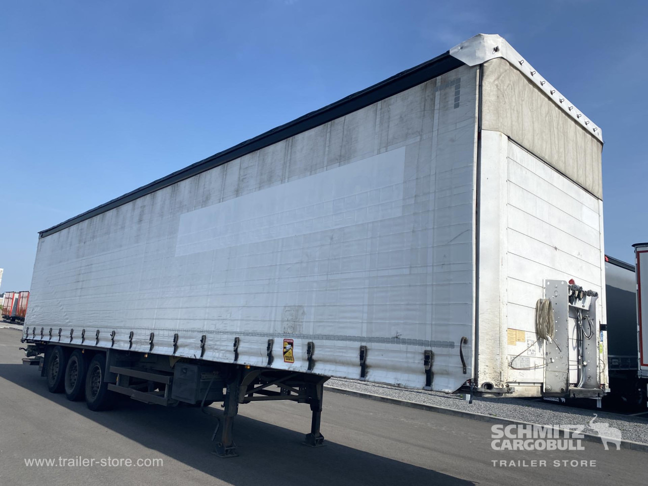 SCHMITZ Curtainsider Mega Taillift - Planenauflieger: das Bild 1 SCHMITZ Curtainsider Mega Taillift - Planenauflieger: das Bild 1
