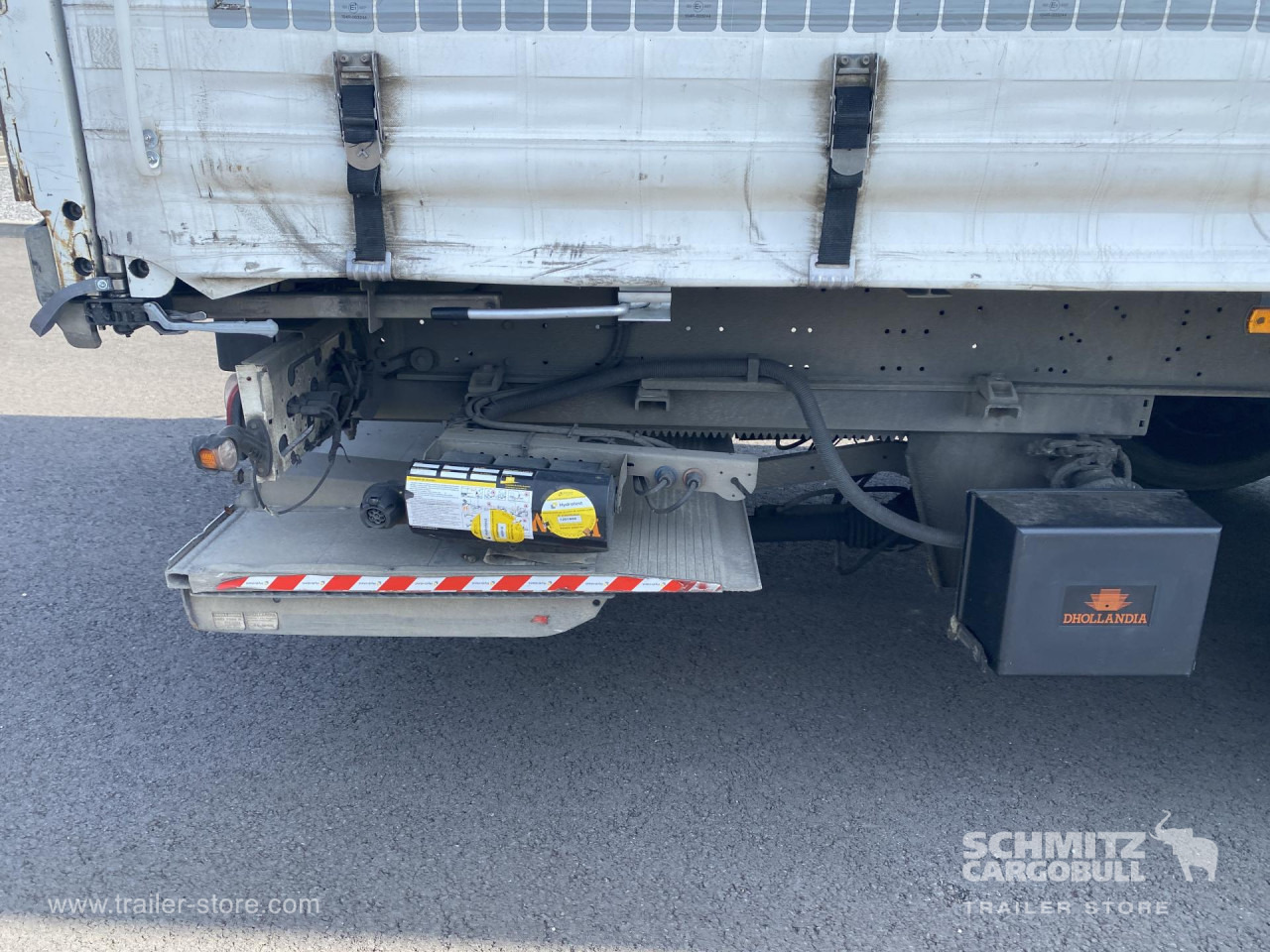 SCHMITZ Curtainsider Mega Taillift - Planenauflieger: das Bild 2 SCHMITZ Curtainsider Mega Taillift - Planenauflieger: das Bild 2