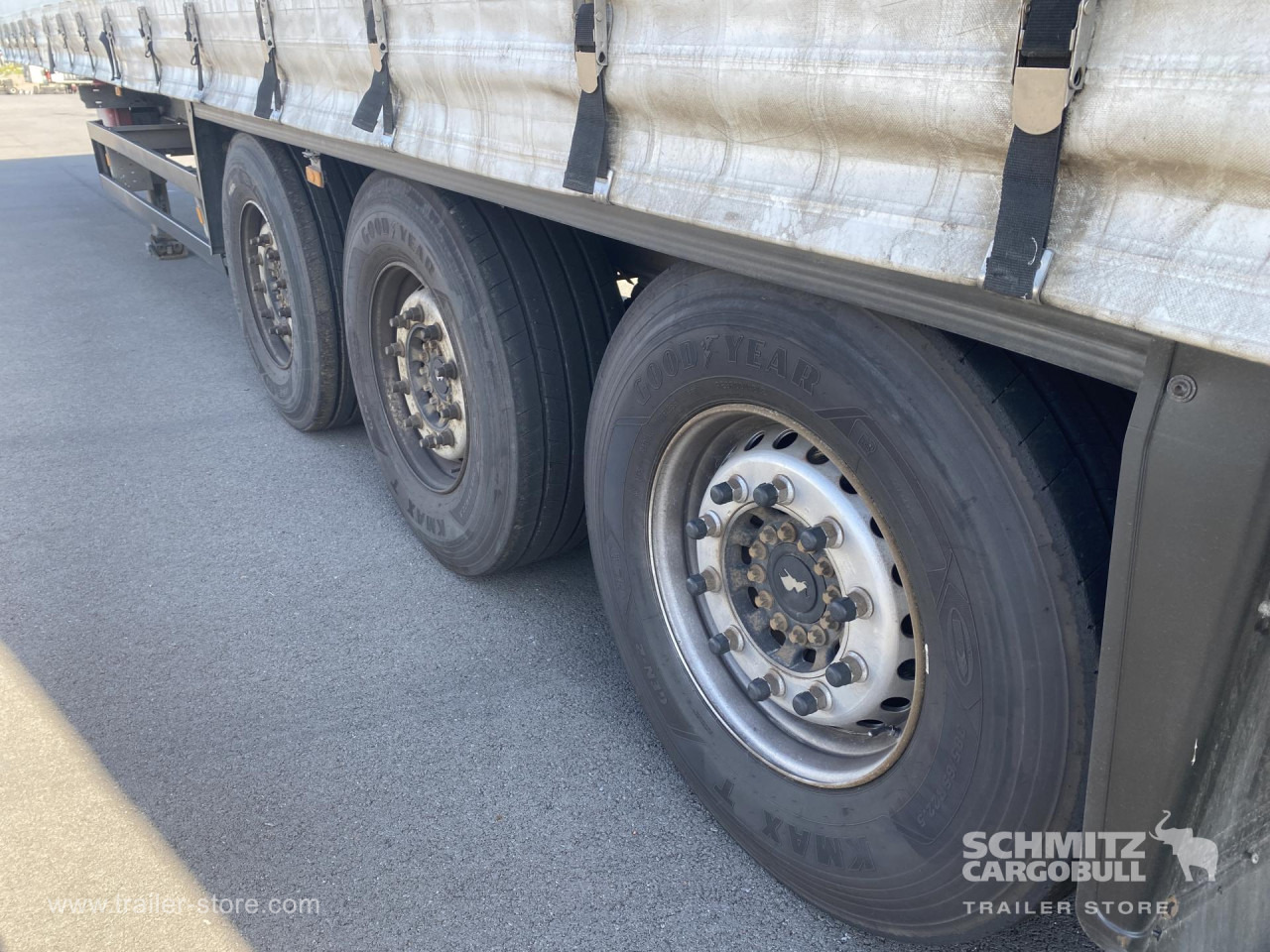 SCHMITZ Curtainsider Standard - Planenauflieger: das Bild 2 SCHMITZ Curtainsider Standard - Planenauflieger: das Bild 2