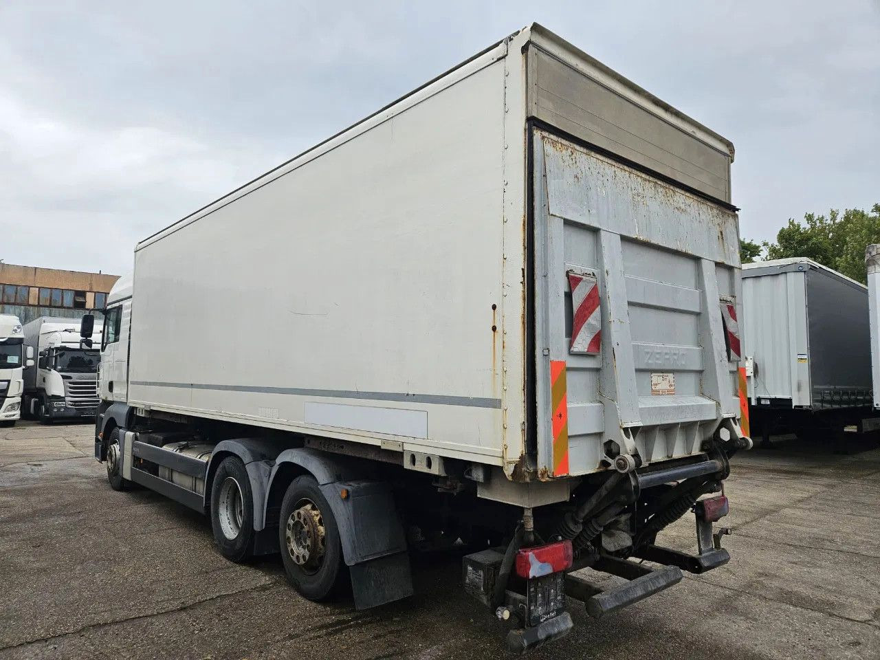 MAN TGA 26.400 BDF Tail Lift Euro5, New Smart2 Tacho - Containerwagen/ Wechselfahrgestell LKW: das Bild 4 MAN TGA 26.400 BDF Tail Lift Euro5, New Smart2 Tacho - Containerwagen/ Wechselfahrgestell LKW: das Bild 4
