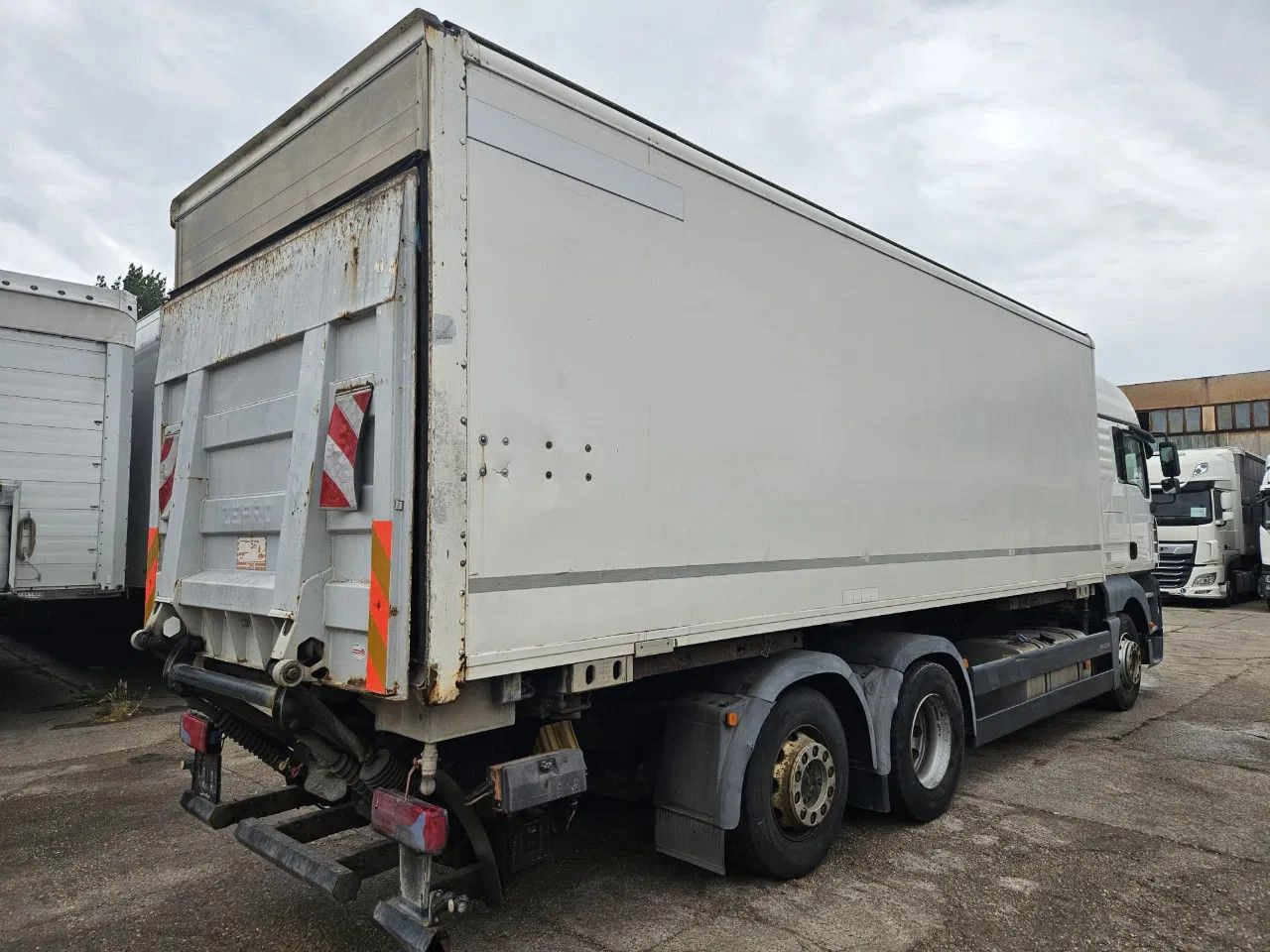 MAN TGA 26.400 BDF Tail Lift Euro5, New Smart2 Tacho - Containerwagen/ Wechselfahrgestell LKW: das Bild 3 MAN TGA 26.400 BDF Tail Lift Euro5, New Smart2 Tacho - Containerwagen/ Wechselfahrgestell LKW: das Bild 3