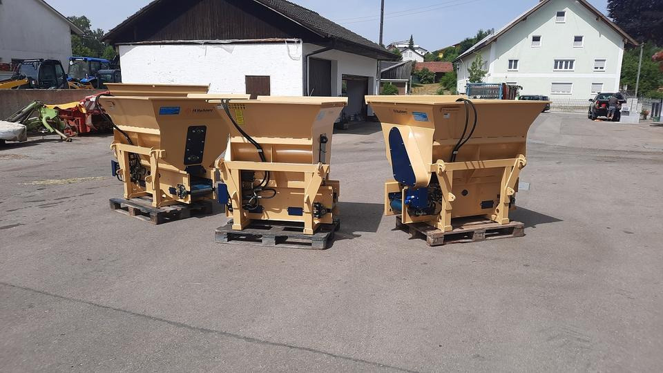 Einstreugerät Futterverteilgerät Hoflader Radlader Euro Weideman - Fütterungstechnik: das Bild 2 Einstreugerät Futterverteilgerät Hoflader Radlader Euro Weideman - Fütterungstechnik: das Bild 2