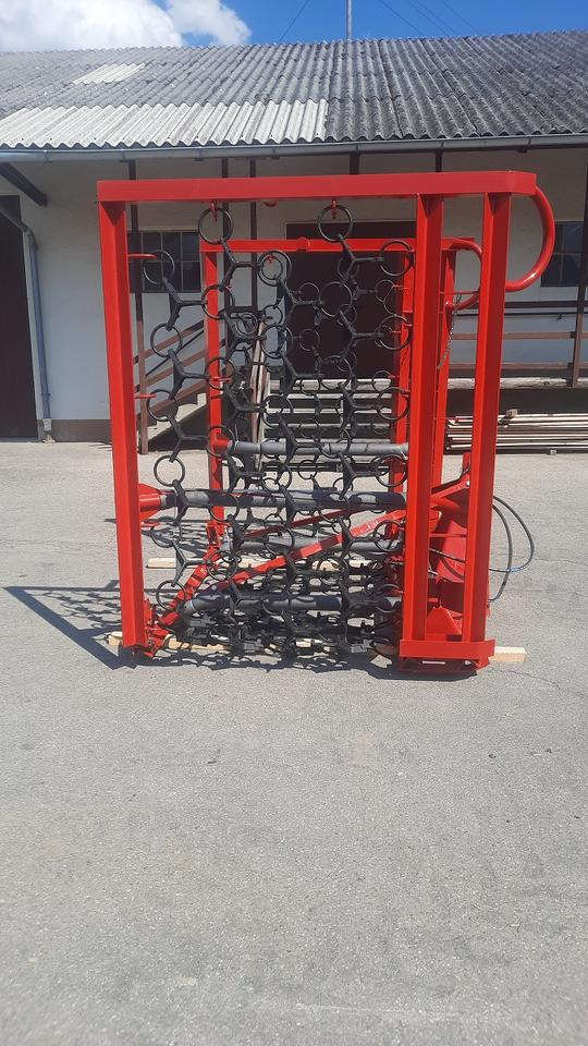 Wiesenegge 6 - 8m Wiesenstriegel Wiesenschleppe Traktor John deer - Wiesenschleppe: das Bild 5 Wiesenegge 6 - 8m Wiesenstriegel Wiesenschleppe Traktor John deer - Wiesenschleppe: das Bild 5