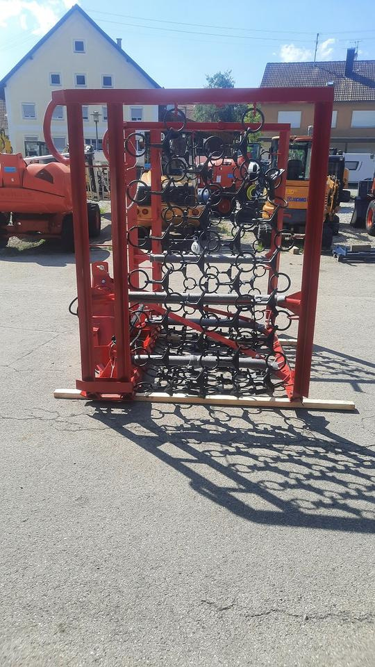 Wiesenegge 6 - 8m Wiesenstriegel Wiesenschleppe Traktor John deer - Wiesenschleppe: das Bild 2 Wiesenegge 6 - 8m Wiesenstriegel Wiesenschleppe Traktor John deer - Wiesenschleppe: das Bild 2