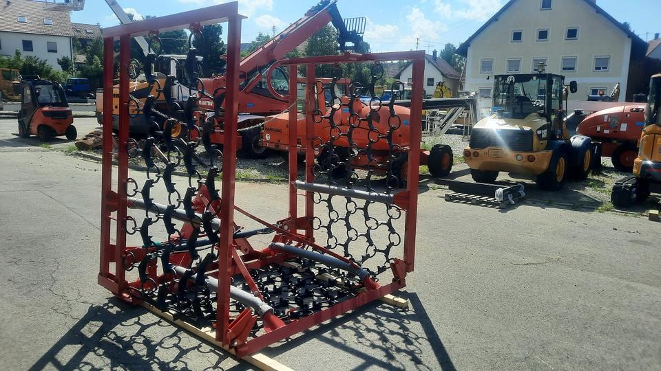 Wiesenegge 6 - 8m Wiesenstriegel Wiesenschleppe Traktor John deer - Wiesenschleppe: das Bild 4 Wiesenegge 6 - 8m Wiesenstriegel Wiesenschleppe Traktor John deer - Wiesenschleppe: das Bild 4