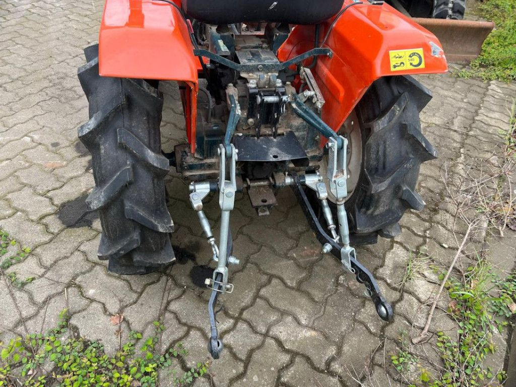 Kubota Trecker 1400 Diverse mit Zapfwelle am Heck und H - Traktor: das Bild 5 Kubota Trecker 1400 Diverse mit Zapfwelle am Heck und H - Traktor: das Bild 5