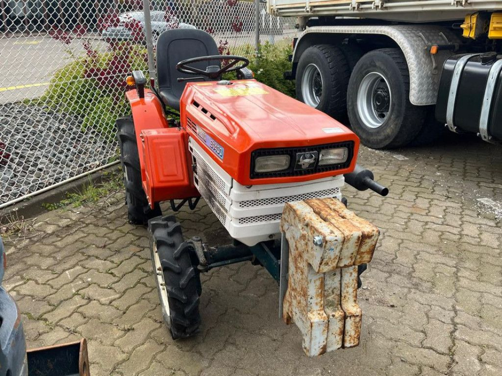 Kubota Trecker 1400 Diverse mit Zapfwelle am Heck und H - Traktor: das Bild 2 Kubota Trecker 1400 Diverse mit Zapfwelle am Heck und H - Traktor: das Bild 2