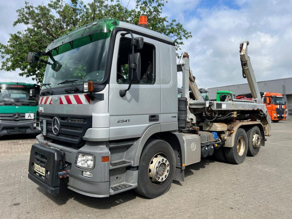 Mercedes-Benz Actros 2641 L 6x2 Abrollkipper 159TKM kuz.Radsta - LKW: das Bild 1 Mercedes-Benz Actros 2641 L 6x2 Abrollkipper 159TKM kuz.Radsta - LKW: das Bild 1