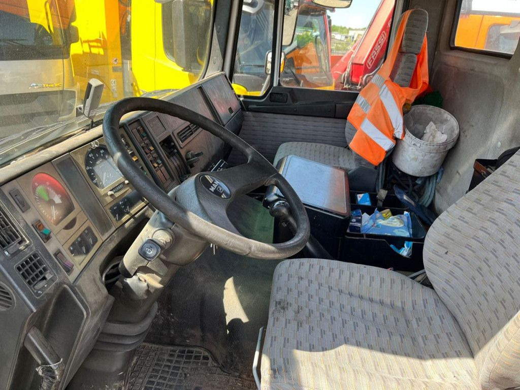 MAN F2000 27.342 6x4 Abrollkipper mit Kran - Autokran: das Bild 5 MAN F2000 27.342 6x4 Abrollkipper mit Kran - Autokran: das Bild 5