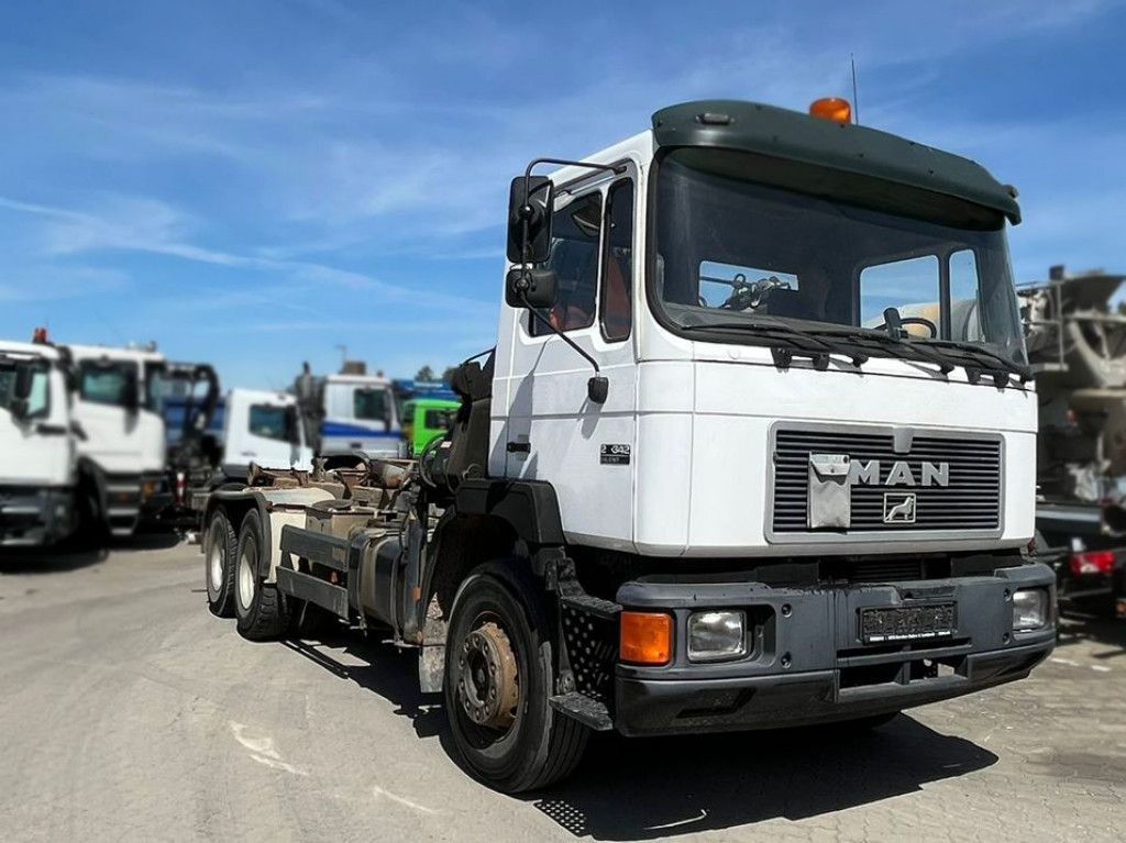 MAN F2000 27.342 6x4 Abrollkipper mit Kran - Abrollkipper, Autokran: das Bild 2 MAN F2000 27.342 6x4 Abrollkipper mit Kran - Abrollkipper, Autokran: das Bild 2