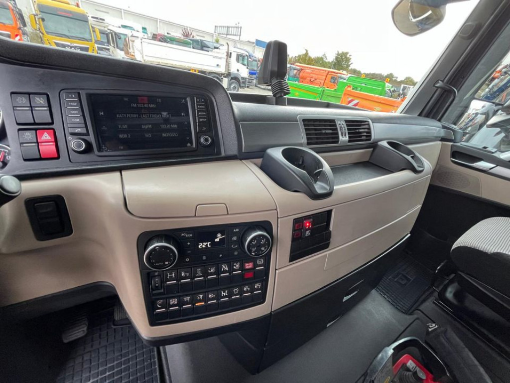 MAN TG-X 26.460 6x2-2 BL Pritsche Kran PK 24.001 Funk Lenk - Pritsche LKW, Autokran: das Bild 3 MAN TG-X 26.460 6x2-2 BL Pritsche Kran PK 24.001 Funk Lenk - Pritsche LKW, Autokran: das Bild 3