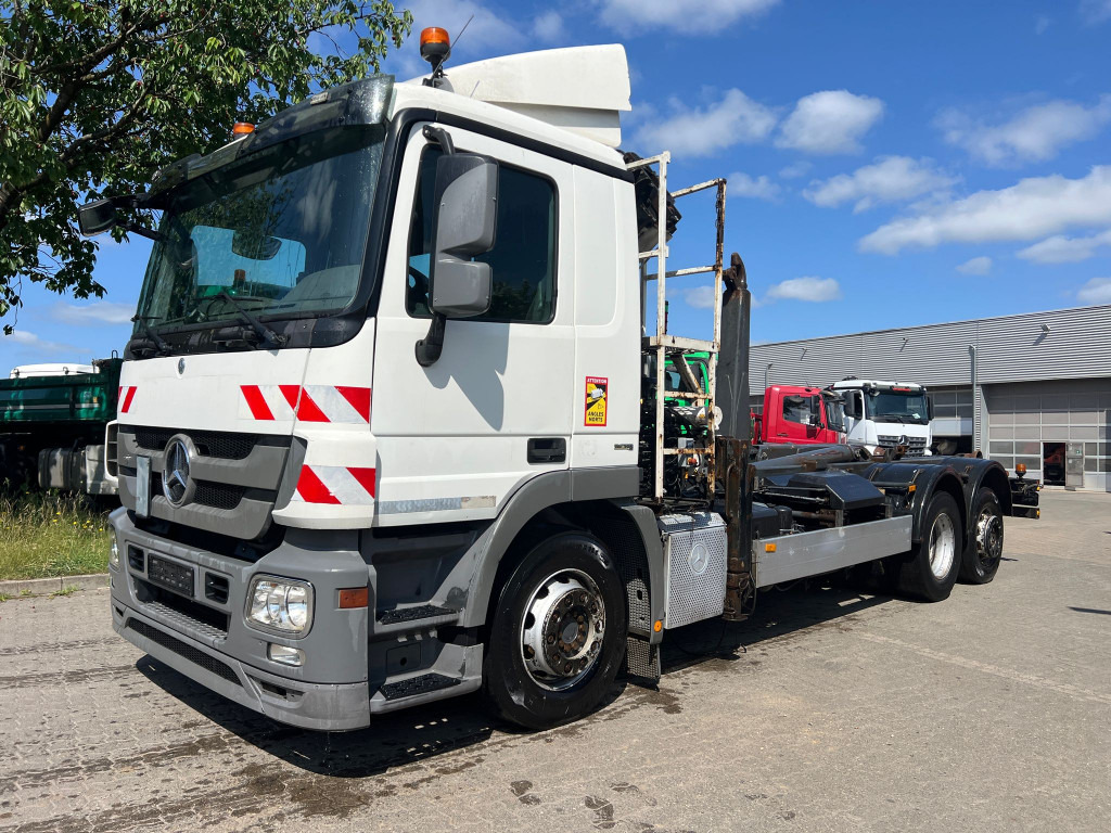 MERCEDES-BENZ Actros 2541 L6x2 Abrollkipper mit Kran Funk+Greiferst - Abrollkipper, Autokran: das Bild 1 MERCEDES-BENZ Actros 2541 L6x2 Abrollkipper mit Kran Funk+Greiferst - Abrollkipper, Autokran: das Bild 1