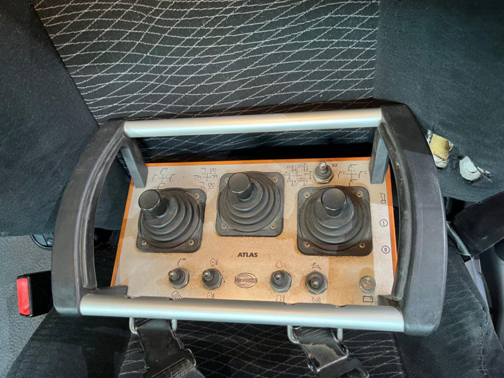 MERCEDES-BENZ Antos 2543 L 6x2 Abrollkipper mit Kran Funk+Greiferst. - Abrollkipper, Autokran: das Bild 3 MERCEDES-BENZ Antos 2543 L 6x2 Abrollkipper mit Kran Funk+Greiferst. - Abrollkipper, Autokran: das Bild 3