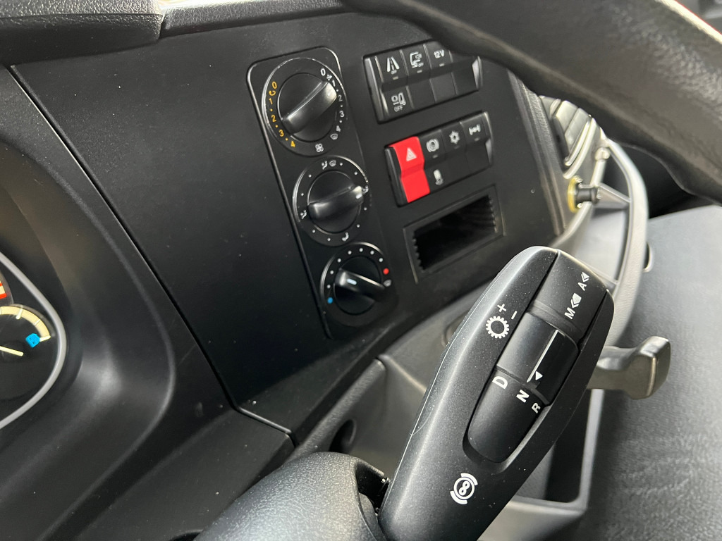 MERCEDES-BENZ Atego 1527 L Pritsche LBW LBW 1.5 to - Plane LKW: das Bild 2 MERCEDES-BENZ Atego 1527 L Pritsche LBW LBW 1.5 to - Plane LKW: das Bild 2