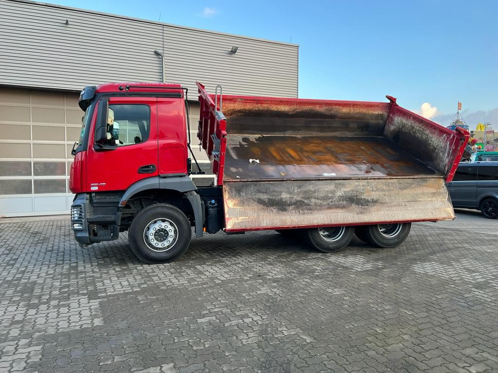 Mercedes-Benz Arocs 3-Achs Kipper 2646 6x4 Bordmatik nur 69TKM - Kipper: das Bild 5 Mercedes-Benz Arocs 3-Achs Kipper 2646 6x4 Bordmatik nur 69TKM - Kipper: das Bild 5