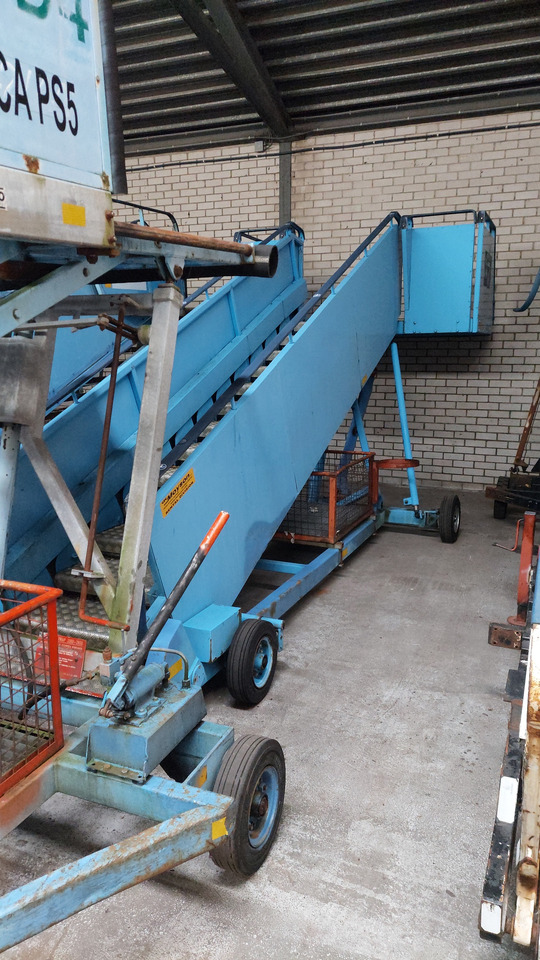 Passenger Stairs SACO 2-2.80 - Passagiertreppe: das Bild 1 Passenger Stairs SACO 2-2.80 - Passagiertreppe: das Bild 1