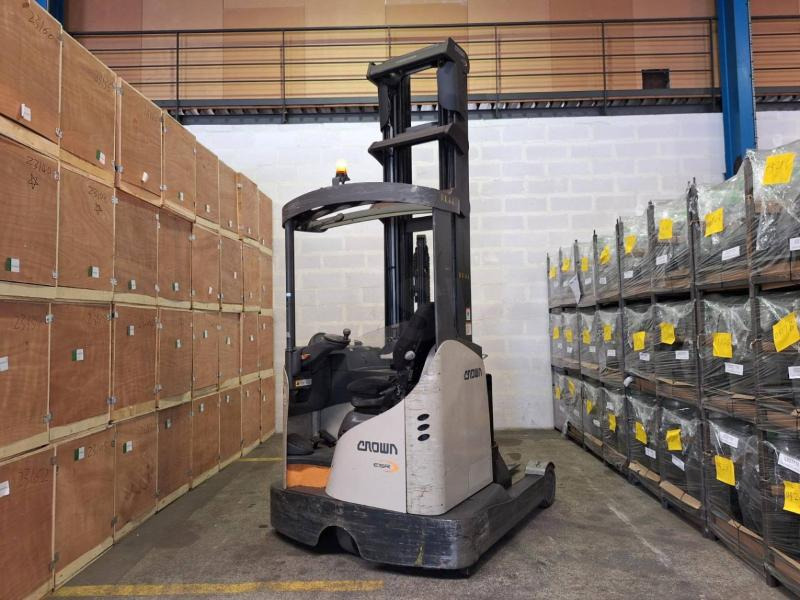 Crown ESR 5260 - Schubmaststapler: das Bild 5 Crown ESR 5260 - Schubmaststapler: das Bild 5