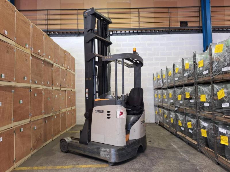 Crown ESR 5260 - Schubmaststapler: das Bild 4 Crown ESR 5260 - Schubmaststapler: das Bild 4