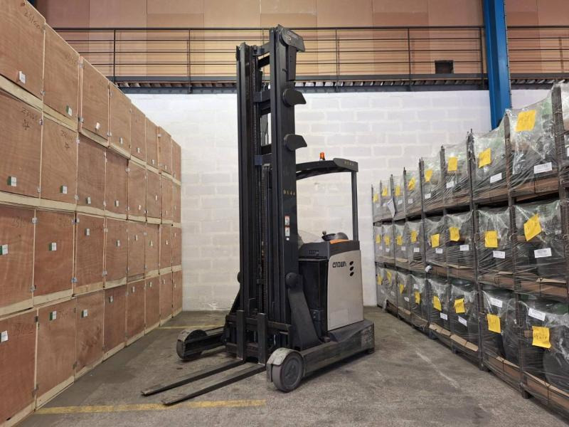 Crown ESR 5260 - Schubmaststapler: das Bild 1 Crown ESR 5260 - Schubmaststapler: das Bild 1