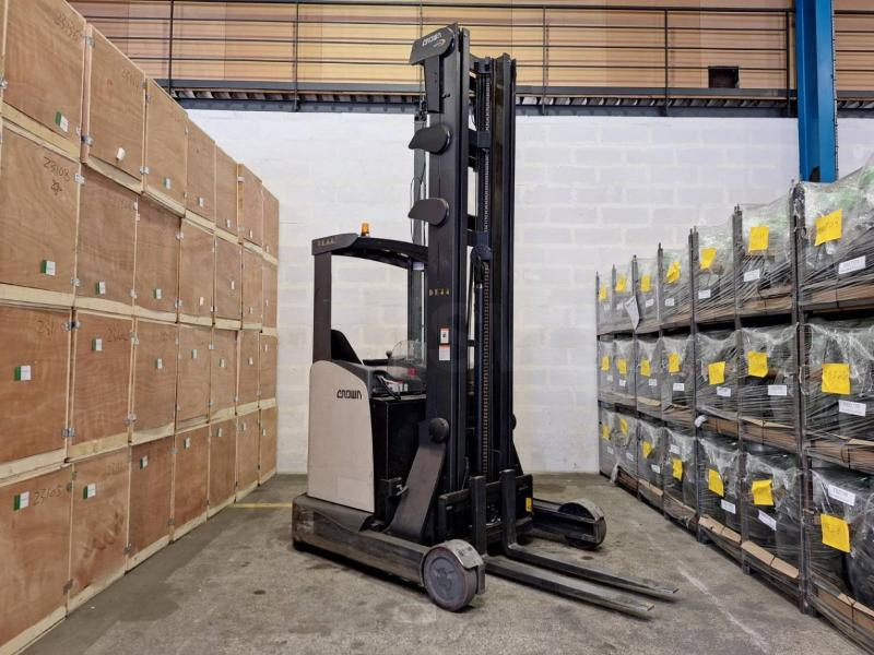 Crown ESR 5260 - Schubmaststapler: das Bild 2 Crown ESR 5260 - Schubmaststapler: das Bild 2