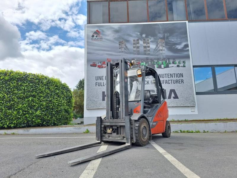 Fenwick H30 T - 02 - Treibgasstapler: das Bild 1 Fenwick H30 T - 02 - Treibgasstapler: das Bild 1