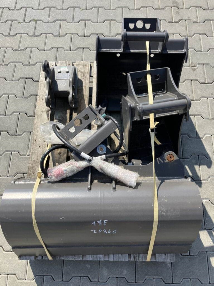 Volvo Löffelset inkl. Schnellwechsler für EC18 - Baggerlader: das Bild 5 Volvo Löffelset inkl. Schnellwechsler für EC18 - Baggerlader: das Bild 5