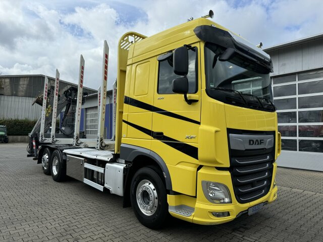 DAF XF 530 6x2 Holztransport Kran PENZ 15Z9.50 - Holztransporter, Autokran: das Bild 1 DAF XF 530 6x2 Holztransport Kran PENZ 15Z9.50 - Holztransporter, Autokran: das Bild 1
