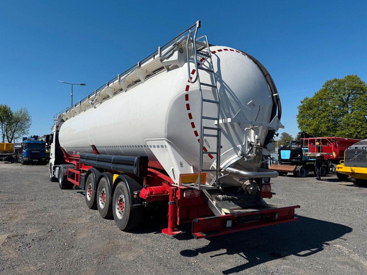 Feldbinder KIP 60.3 Silo 60.000 L 3 Achse ADR - Siloauflieger: das Bild 5 Feldbinder KIP 60.3 Silo 60.000 L 3 Achse ADR - Siloauflieger: das Bild 5