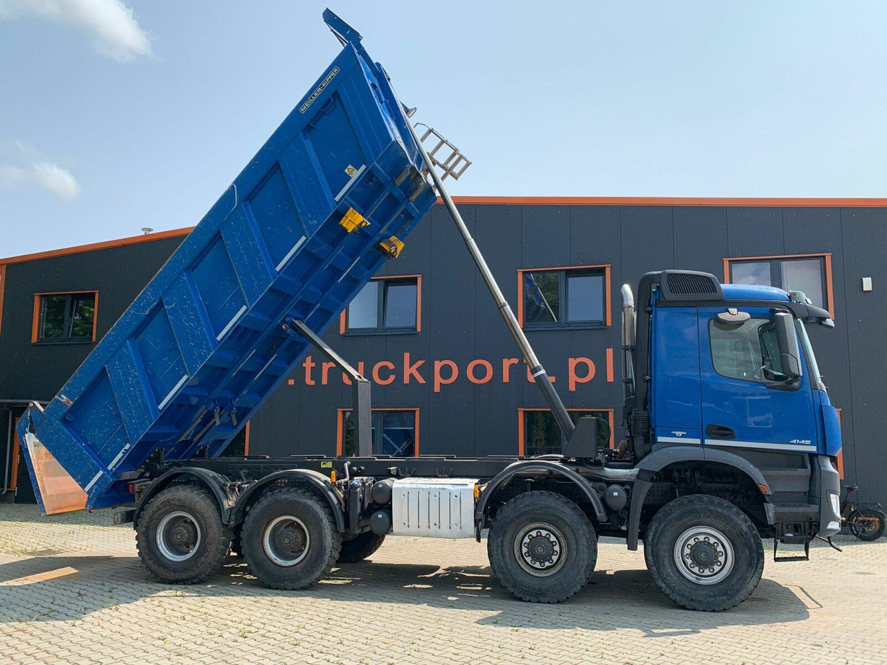Mercedes-Benz AROCS 4145 8x8 EURO6 Muldenkipper TOP! - Kipper: das Bild 4 Mercedes-Benz AROCS 4145 8x8 EURO6 Muldenkipper TOP! - Kipper: das Bild 4
