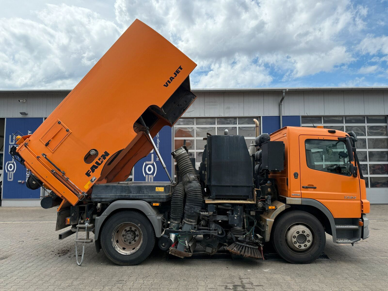 Mercedes-Benz Atego 1324 4x2 Kehrmaschine Viajet 6R/L - Kehrmaschine: das Bild 3 Mercedes-Benz Atego 1324 4x2 Kehrmaschine Viajet 6R/L - Kehrmaschine: das Bild 3
