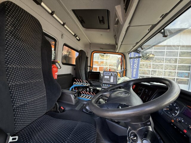 Mercedes-Benz Atego 1324 4x2 Kehrmaschine Viajet 6R/L - Kehrmaschine: das Bild 2 Mercedes-Benz Atego 1324 4x2 Kehrmaschine Viajet 6R/L - Kehrmaschine: das Bild 2