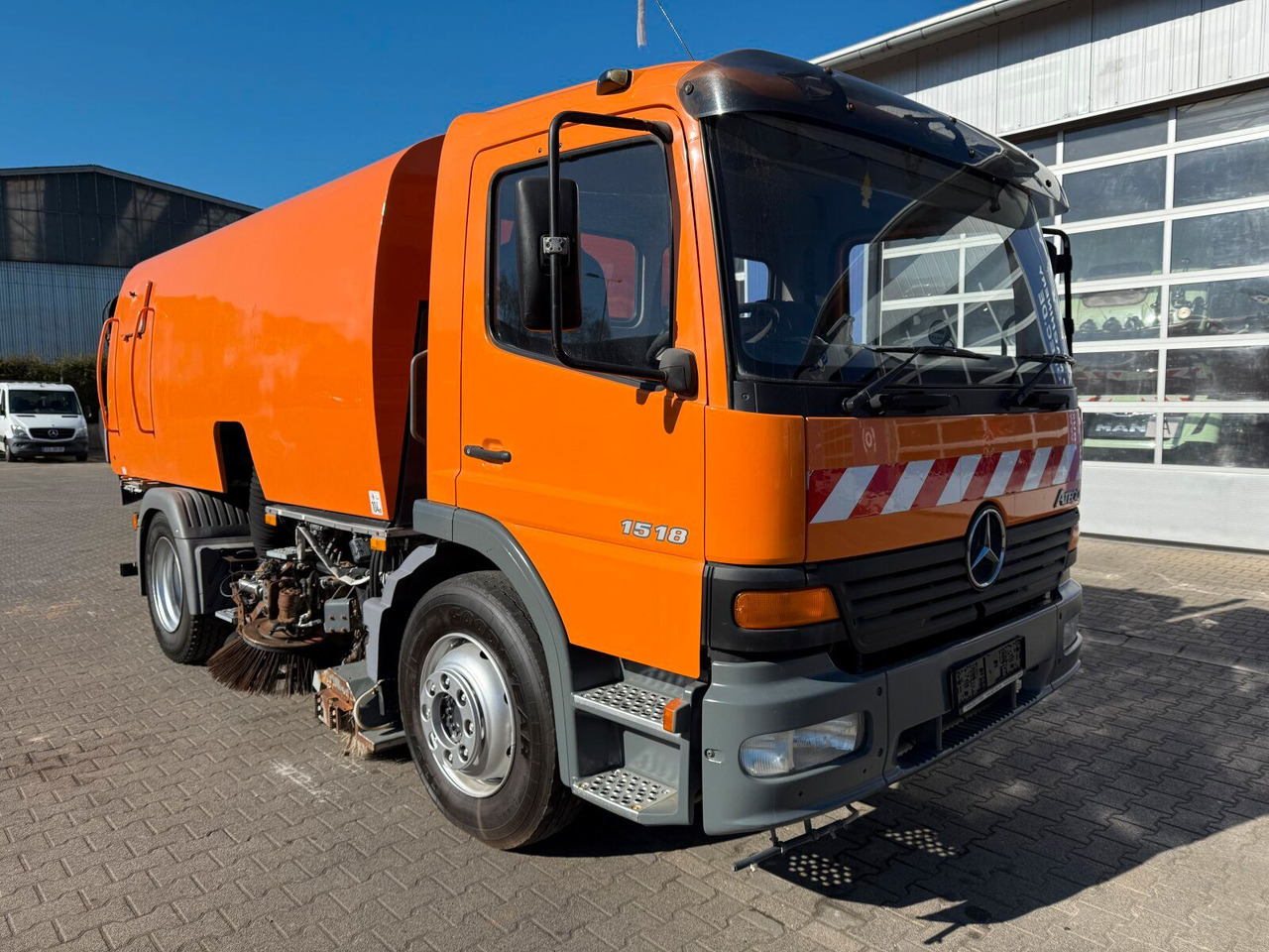 Mercedes-Benz Atego 1518 4x2 Kehrmaschine Bucher 500 - Kehrmaschine: das Bild 1 Mercedes-Benz Atego 1518 4x2 Kehrmaschine Bucher 500 - Kehrmaschine: das Bild 1