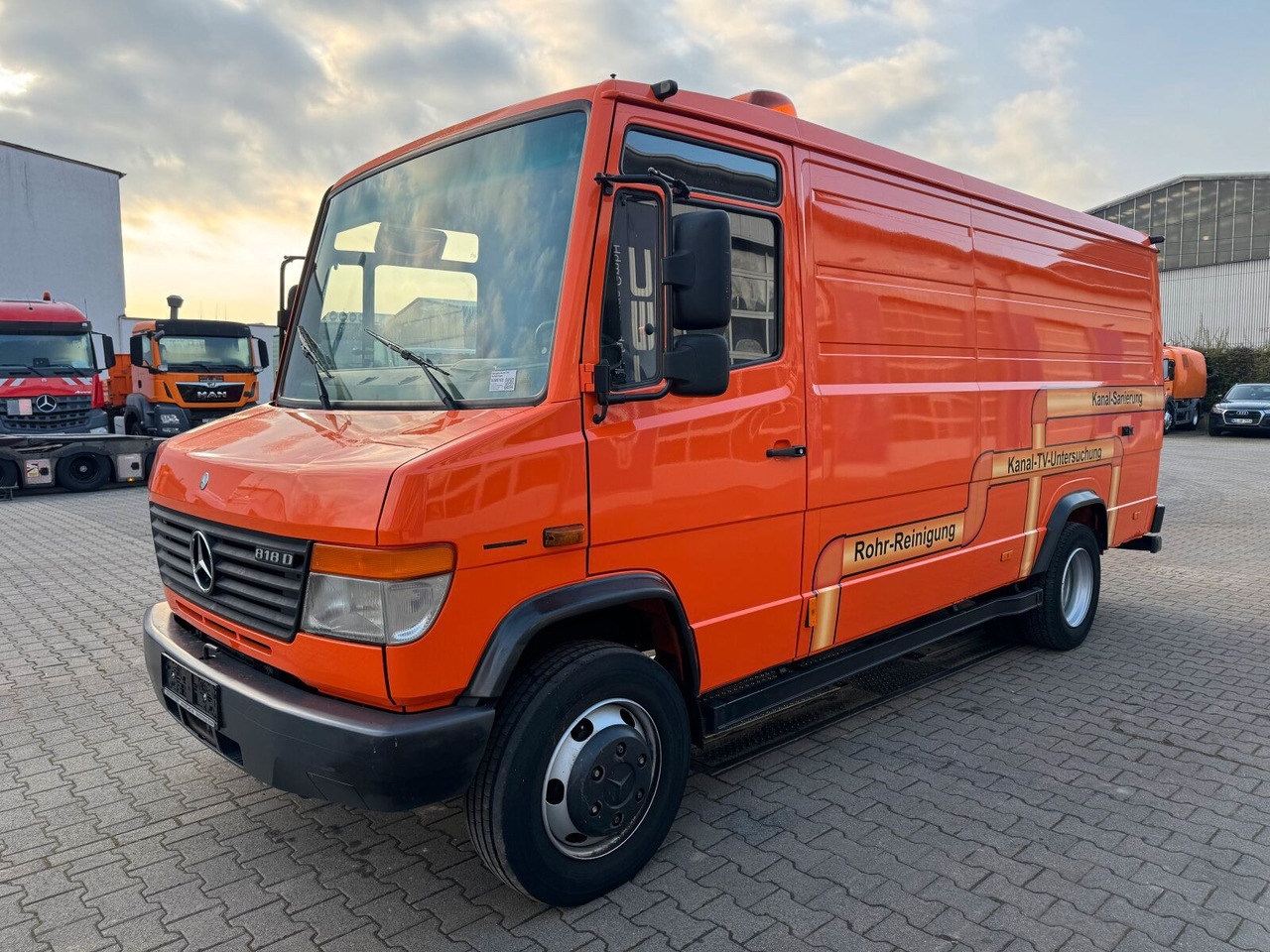 Mercedes-Benz Vario 818D Kanalreiniger Rockstroh Drain Jet 100 - Saug-/ Spülfahrzeug: das Bild 3 Mercedes-Benz Vario 818D Kanalreiniger Rockstroh Drain Jet 100 - Saug-/ Spülfahrzeug: das Bild 3