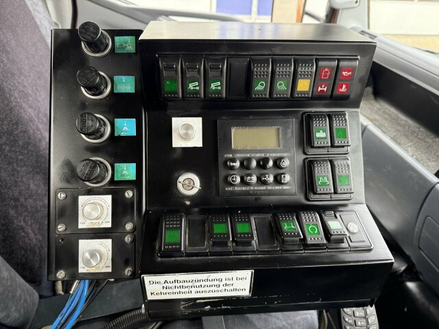 Mitsubishi Canter FUSO Kehrmaschine BROCK SL140 4 m³ - Kehrmaschine: das Bild 5 Mitsubishi Canter FUSO Kehrmaschine BROCK SL140 4 m³ - Kehrmaschine: das Bild 5